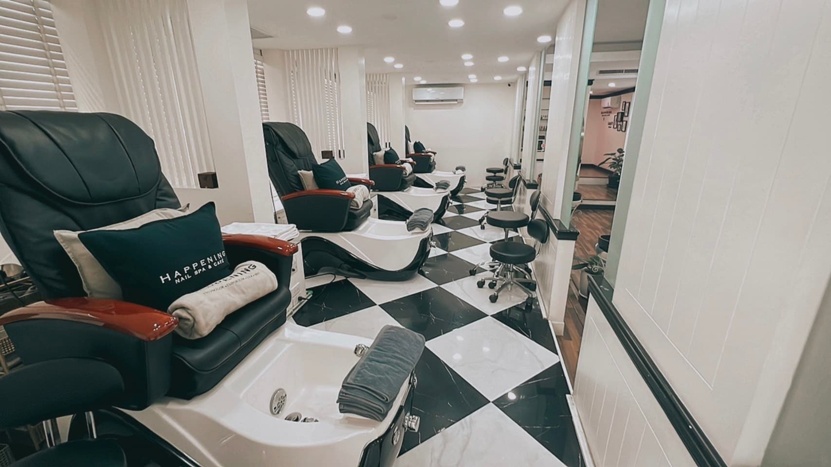 เซ้งร้านทำเล็บดังย่านทองหล่อ 13