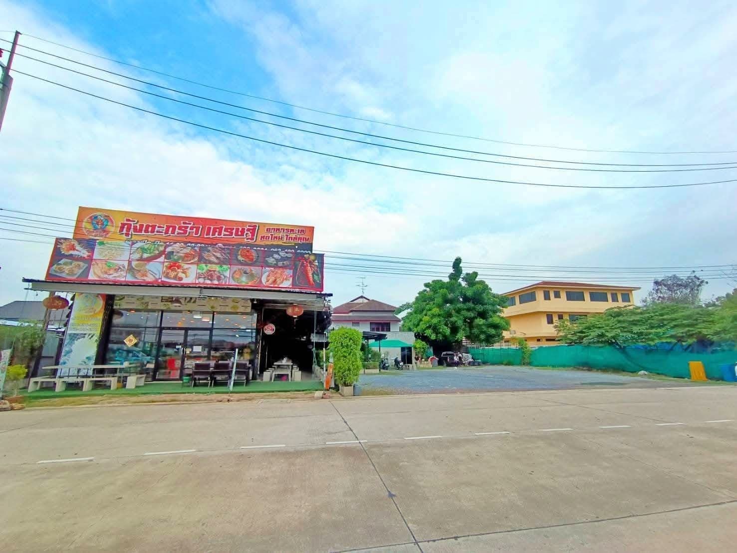 เซ้ง ร้านอาหารซีฟู้ด ย่านกาญจนา บางแค ที่จอดรถเยอะ ร้านมี 3 โซน ทำเลดี