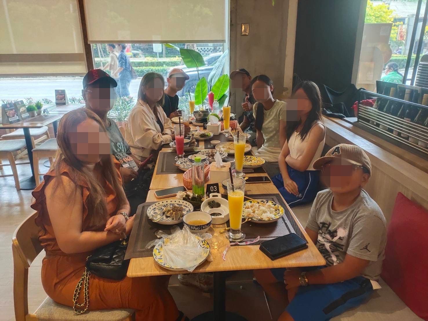 ปล่อยขาดทุน ร้านอาหารไทย ในเซ็นทรัลเวิล์ด ห้างดังกลางเมือง คนพลุกพล่าน