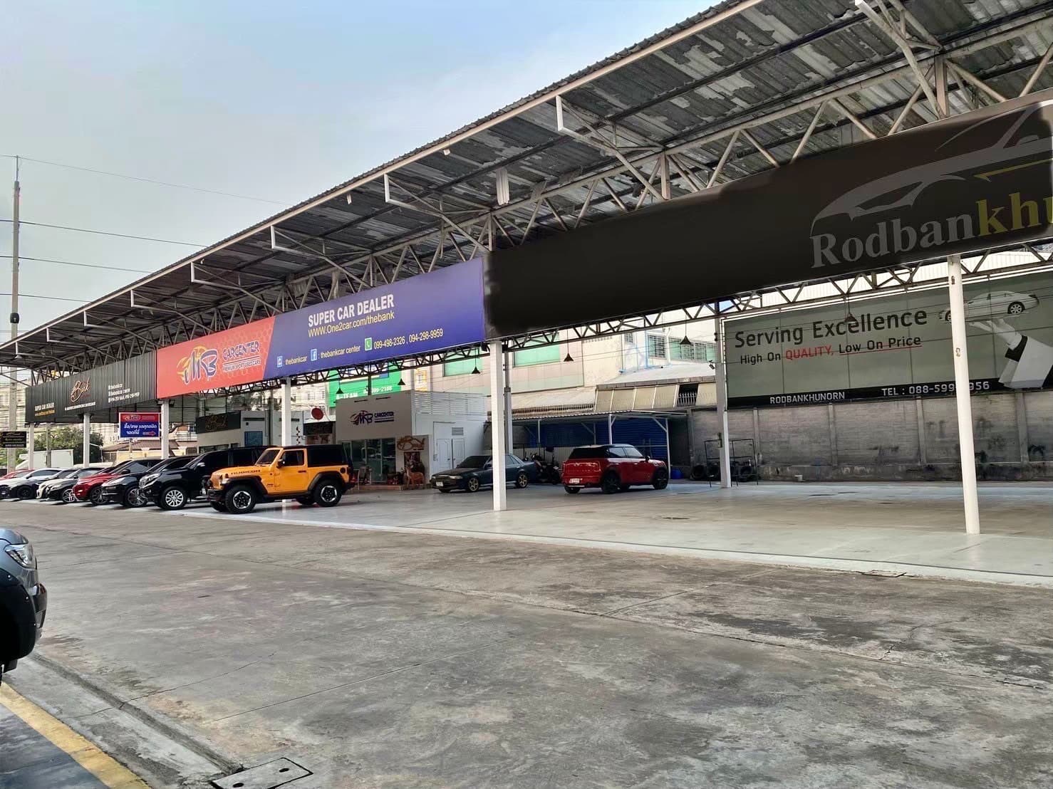 ให้เช่าเต็นท์รถ ไม่มีค่าเซ้ง ปากซอยลาซาล 53 พื้นที่ 200ตรม. พร้อมออฟฟิศ ห้องน้ำส่วนตัว