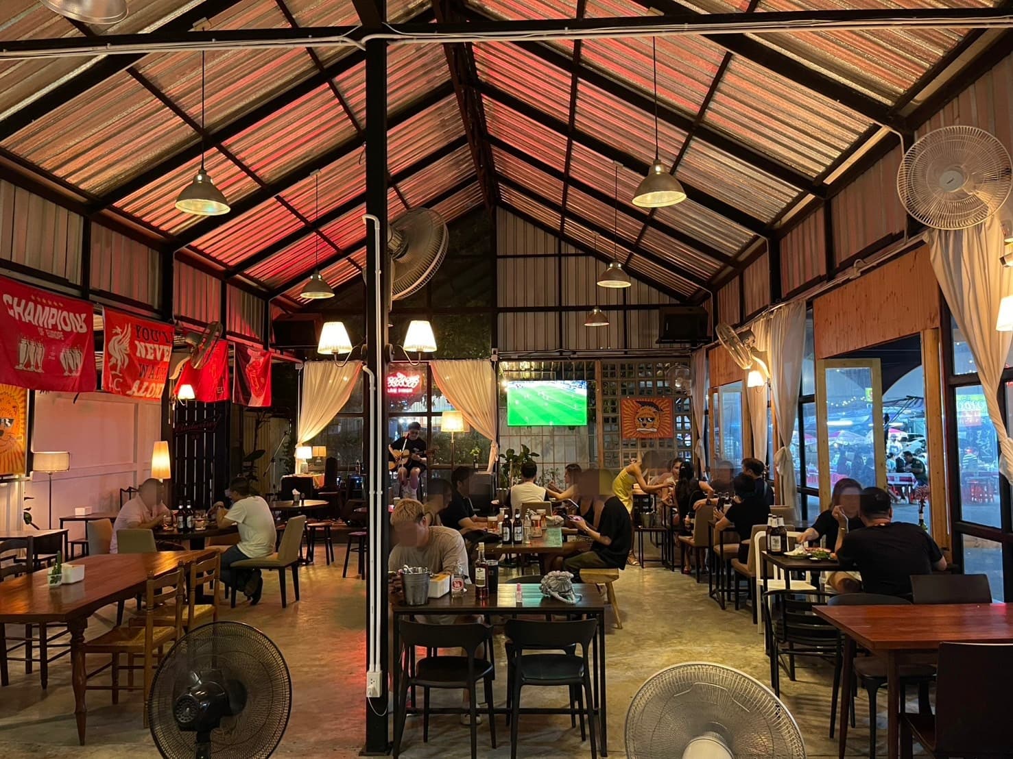 เซ้งเพียงร้านนั่งชิว ย่านศาลายา แค่โครงสร้างก็คุ้มแล้ว อากาศโปร่ง ไม่อึดอัด