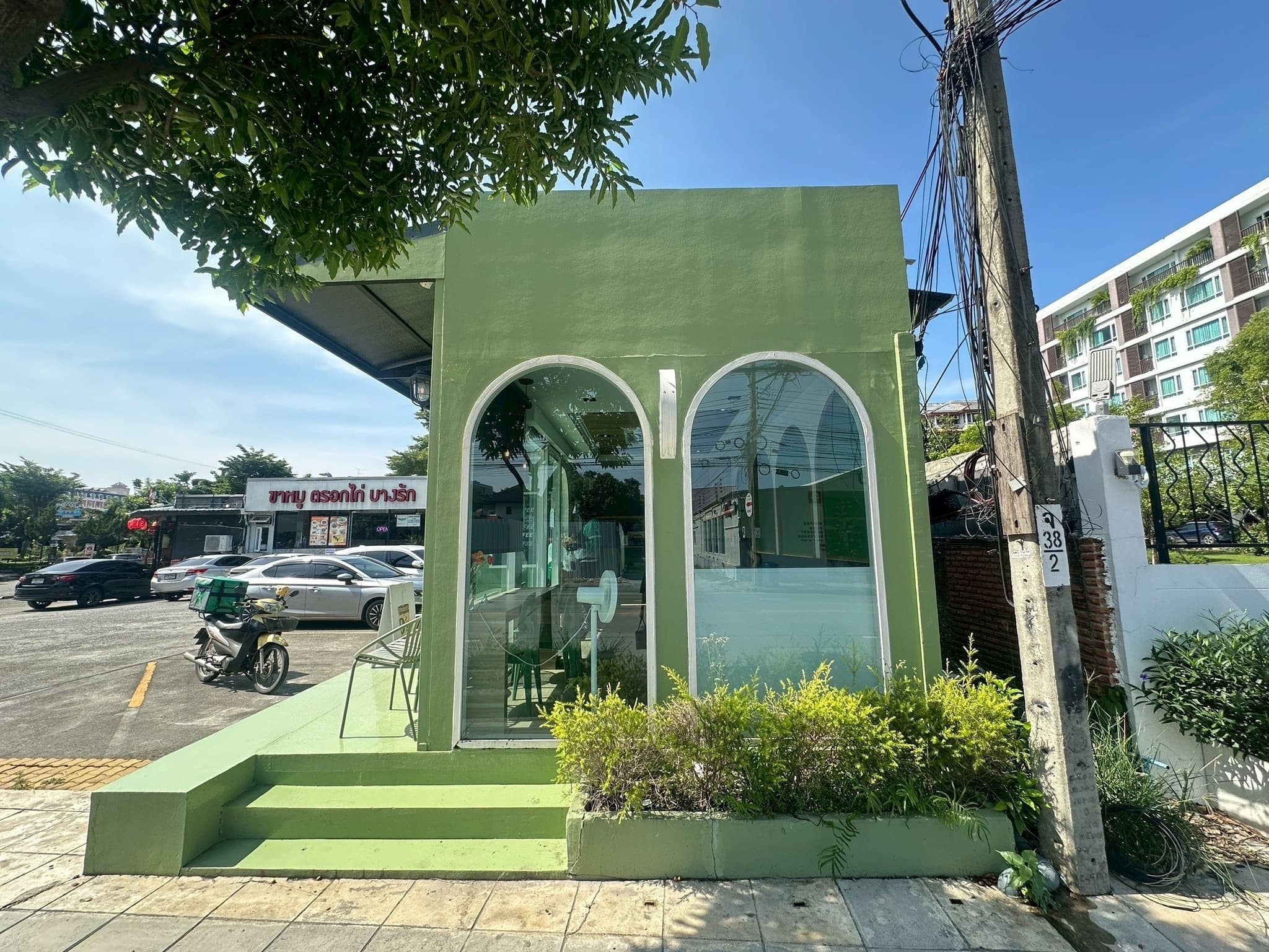 เซ้งด่วนร้านกาแฟ ย่าน Town in Town ห้องหัวมุม ติดถนนใหญ่ คนพลุกพล่าน เดินทางสะดวก