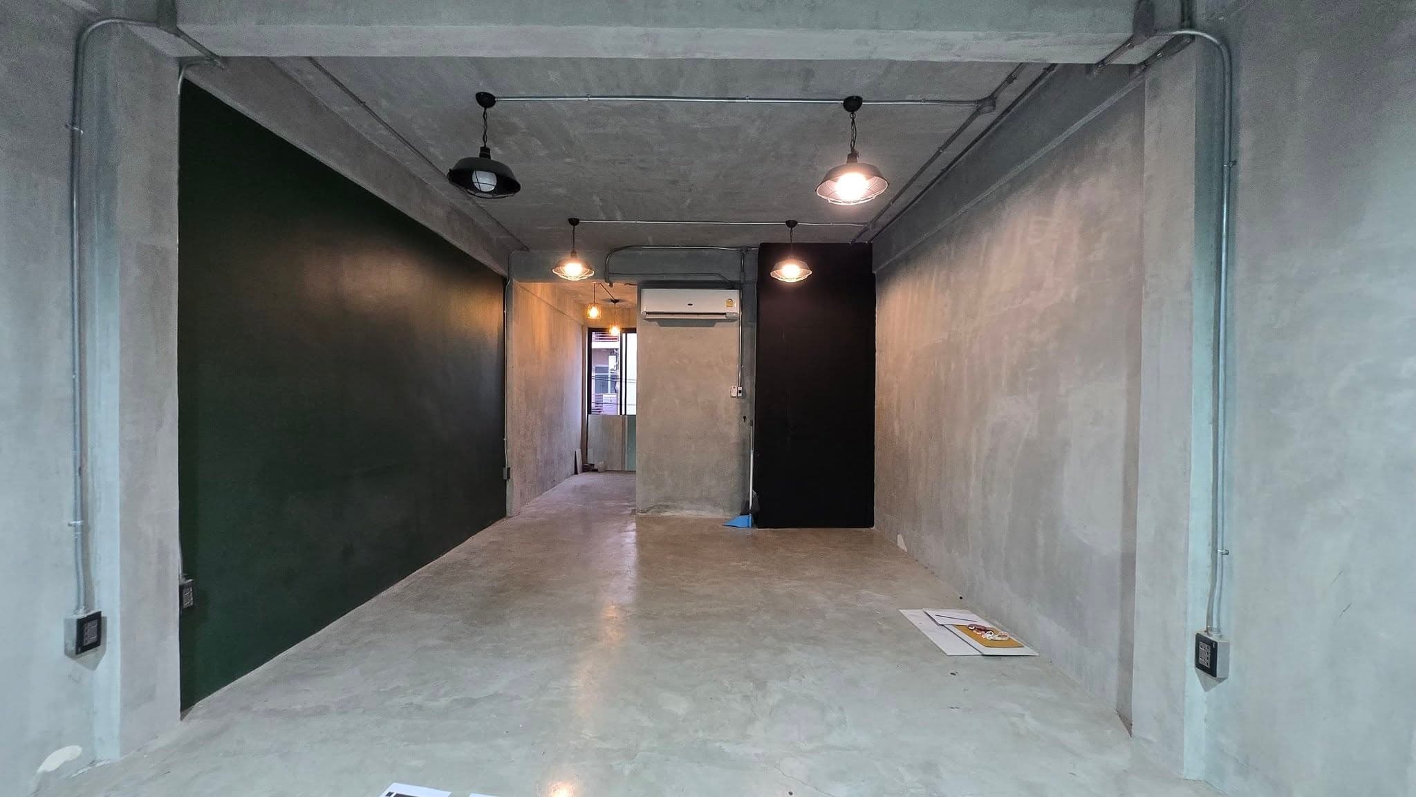 ปล่อยเซ้ง อาคารพานิชย์ 2 ชั้น ย่านพหล-อารีย์ มีโซน Outdoor โครงการ The Hubs Phahol-Ari