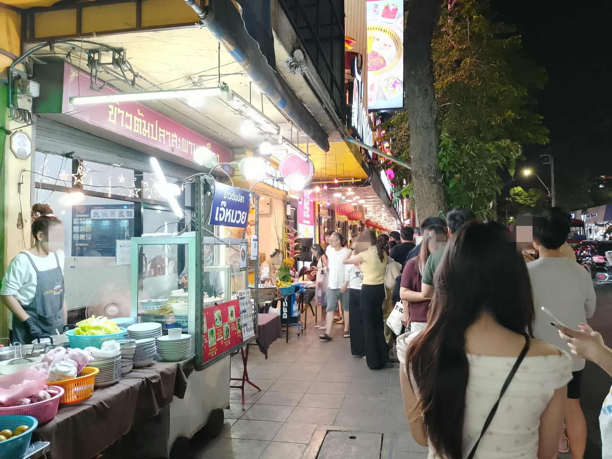 เซ้งร้านด่วน บรรทัดทอง ติดถนนใหญ่ ตรงข้ามซอยจุฬา 30 ตรงข้ามร้านมีลานจอดรถ