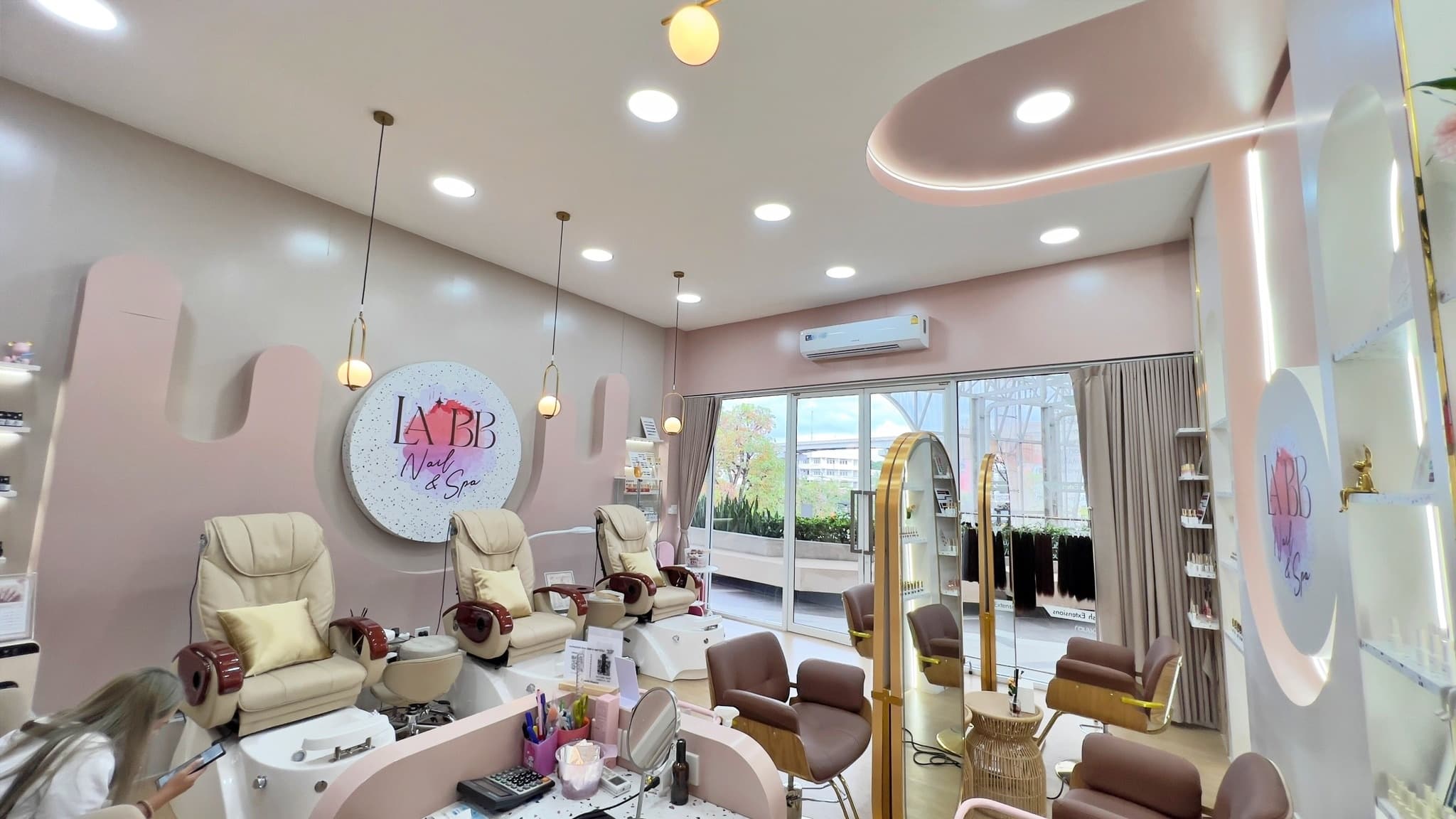 เซ้งถูกร้านทำเล็บ-ต่อขนตา มีนบุรี Mingle Hill พร้อมช่าง ตกแต่งกว่า 1.4 ล้าน ไม่รวมอุปกรณ์