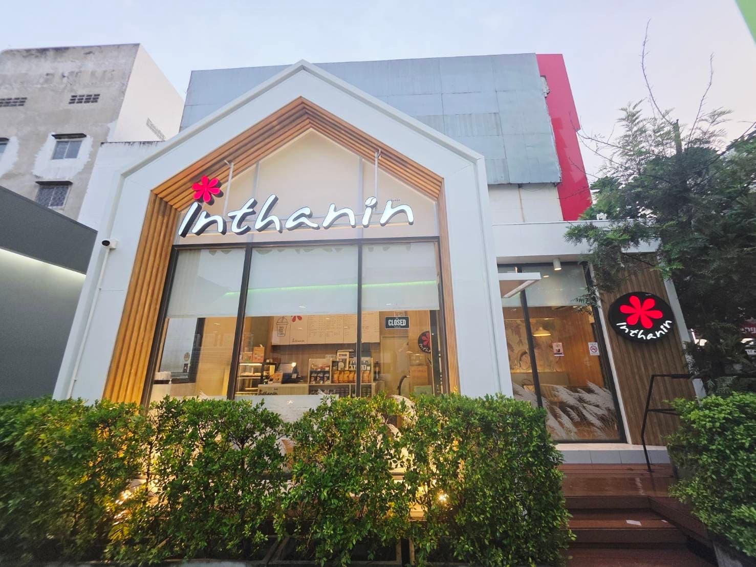 เซ้งด่วนร้านอินทนิล ในปั้มบางจาก ศรีนครินทร์ ปั้มมี traffic ดี นับ 1,000 คนต่อวัน