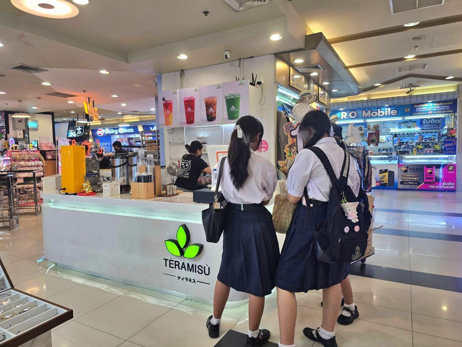 เซ้งด่วนร้านชานมไข่มุก สาขาเซ็นเตอร์วัน ชั้น1 ข้างร้าน bonjour มีร้านเดียวโซนนั้นมีคนเดินตลอดทั้งวัน