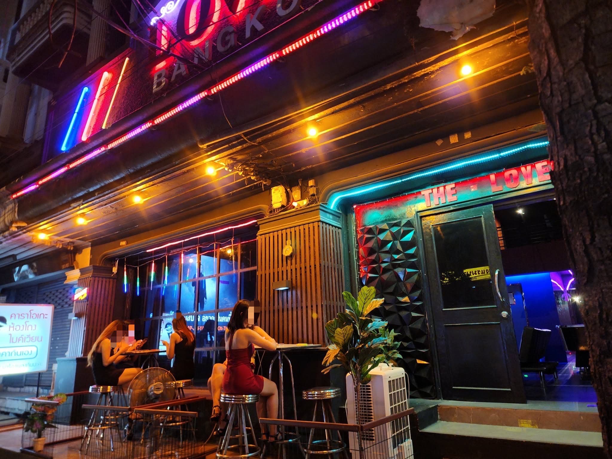 เซ้งธุรกิจคาราโอเกะ/บาร์ขนาดใหญ่ ย่านพัฒนาการ ร้านติดถนน เดินทางสะดวก ใกล้โซน บางกะปิ–รามคำแหง