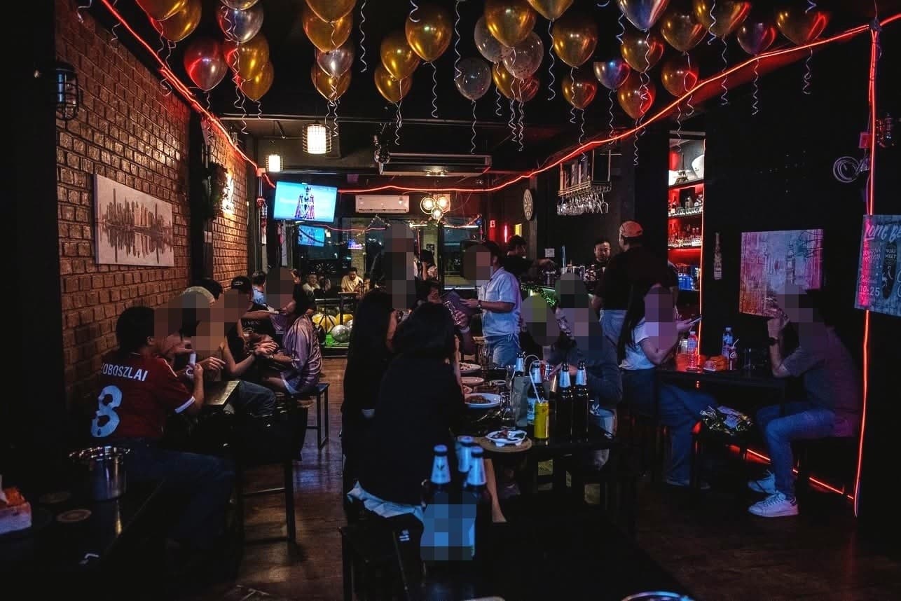 เซ้งร้านชั้น2 ห้วยขวาง เหม่งจ๋าย ติดริมถนนใหญ่ จอดรถหน้าร้านได้ ตรงข้ามแม็คโคร