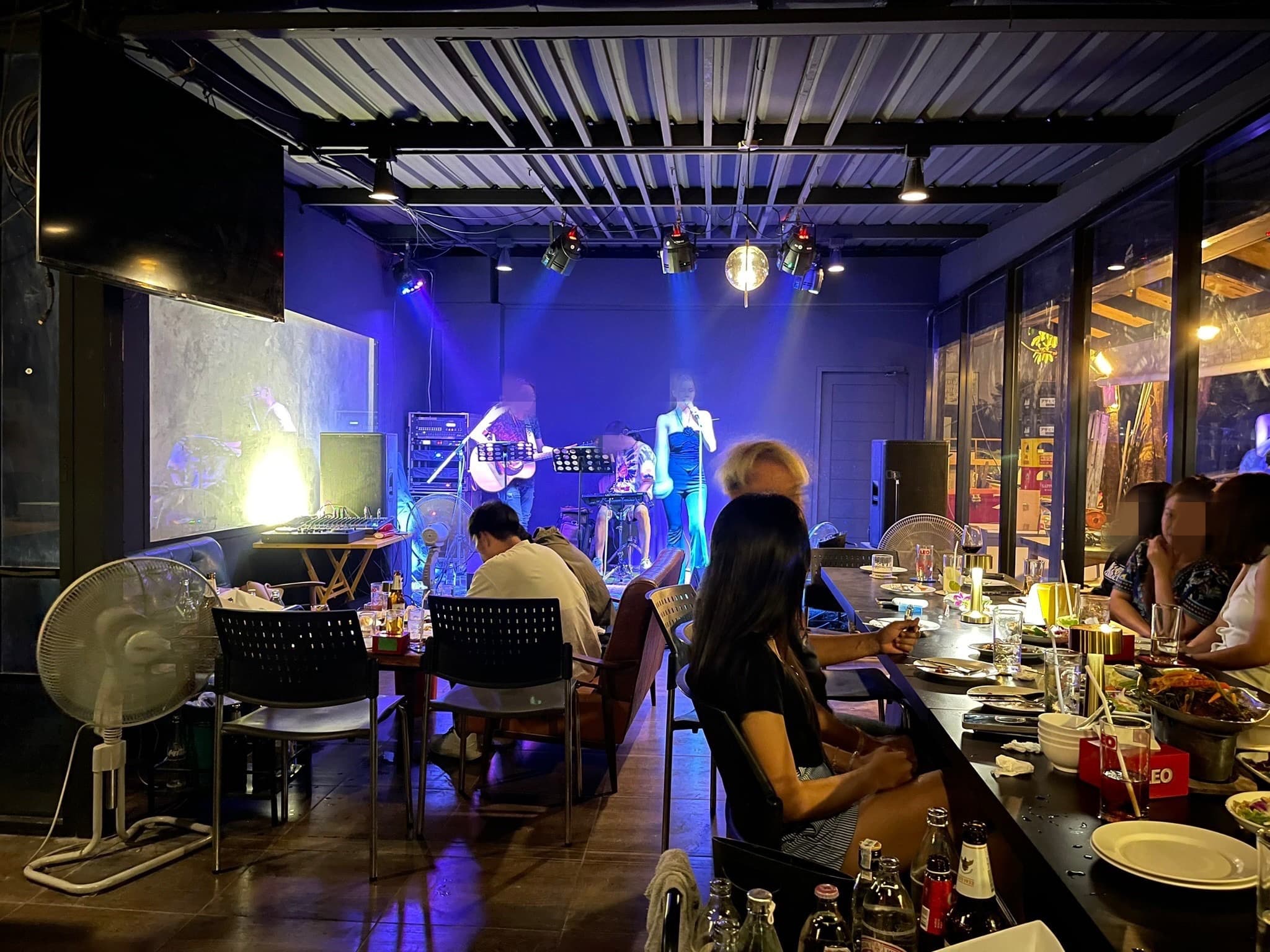 เซ้งด่วน ร้านนั่งชิว-ดนตรีสด ย่านนวมินทร์ คลองกุ่ม รามอินทรา มีหมู่บ้านเยอะ ใกล้สนามกอล์ฟ