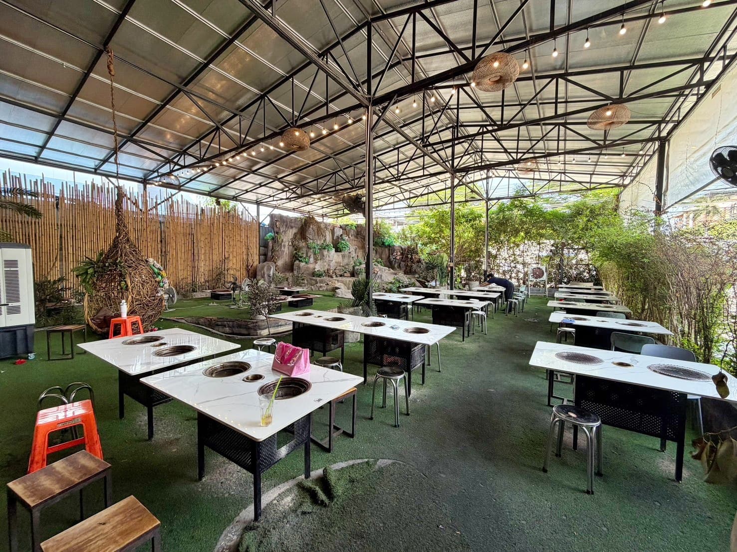 เซ้ง️ร้านหมูกระทะ พร้อมน้ำตก ใจกลางเมือง อ่อนนุช 30 มีที่จอดรถในร้าน