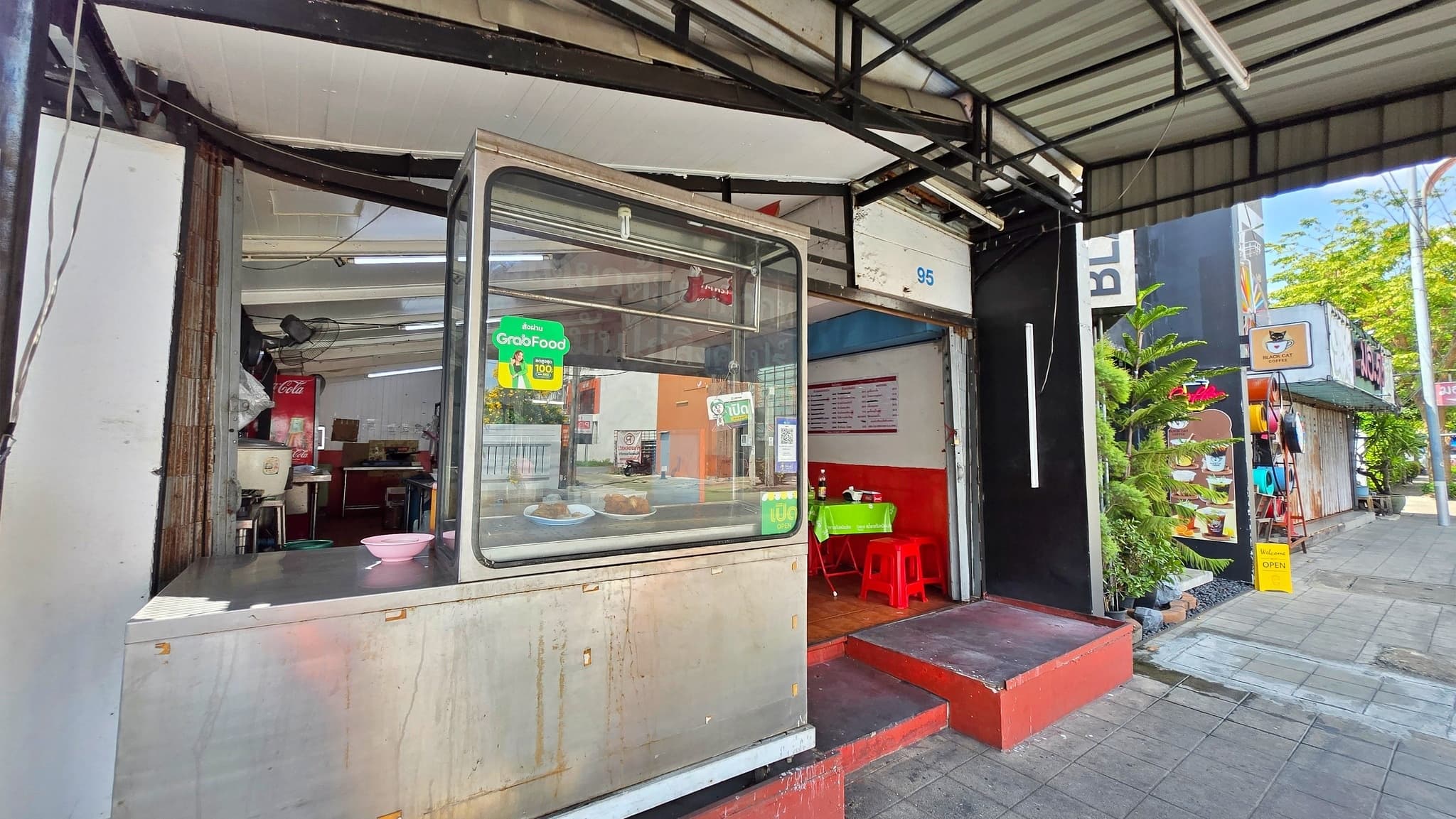 เซ้งด่วน ร้านก๋วยเตี๋ยว-ข้าวมันไก่ ซอยลาดพร้าว 71 ติดถนน เพียง 190,000 บ มีสูตรให้ และเปิด 24 ชม
