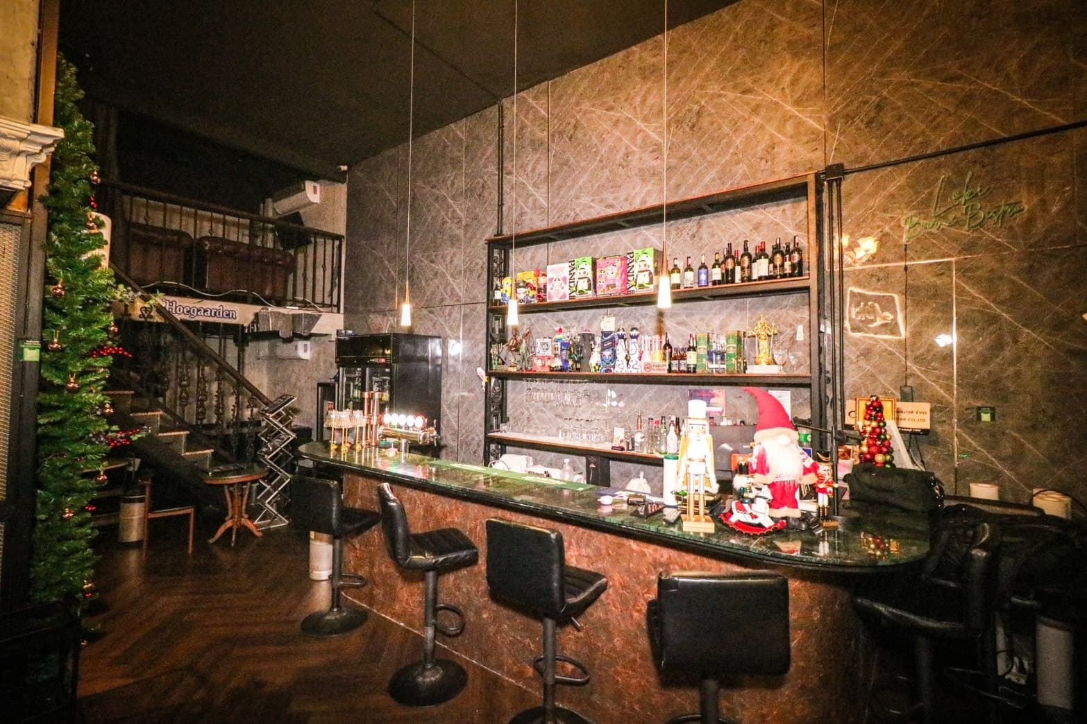 เซ้งร้านเหล้า-ร้านอาหาร ราชพฤกษ์ นนทบุรี ในโครงการเดอะการ์เด้น ติดถนน ตรงข้ามเป็นโรงเหล้าแสงจันทร์